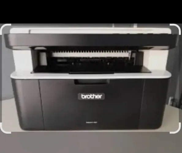 Multifuncional Brother monocromático 