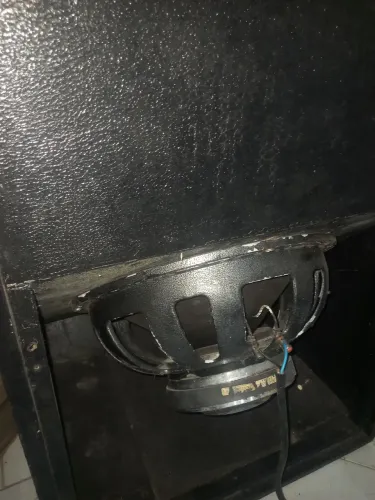 Vendo 1 caixa de grave com alto-falante de 18"