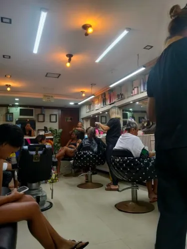 1 vaga pra cabeleireira