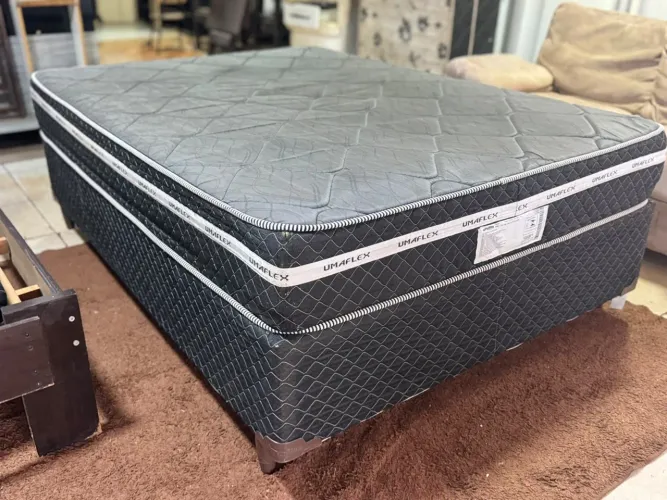 ? CAMA BOX CASAL ? bem conservada marcas de uso ?Entrego e passo cartão