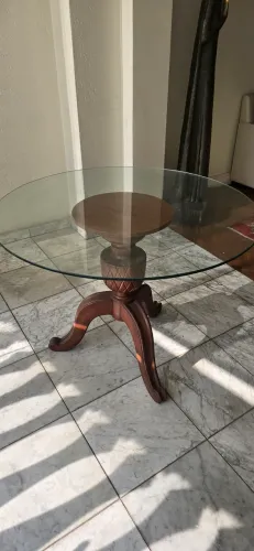 Mesa de Vidro com base em madeira maciça