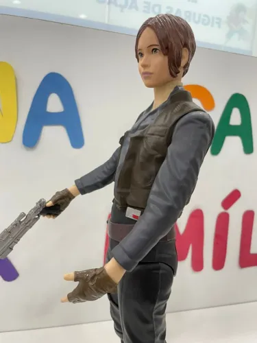 BONECA JYN ERSO STAR WARS - ROGUE ONE 47cm + ACESSÓRIO. (jakks pacific)