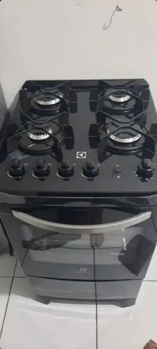 Vendo fogão pouco tempo de uso bem conservado