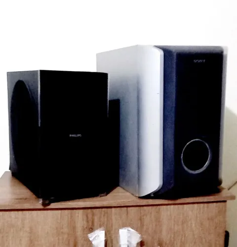 2 subs, sony e Philips funcionam perfeitamente.