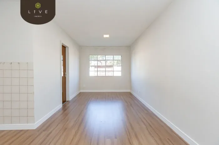 Studio funcional à venda no bairro Orleans, em Curitiba/PR.