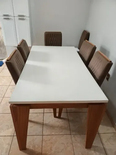 Mesa de jantar para família
