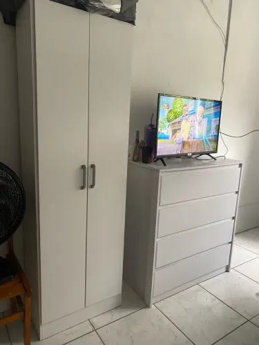 Guarda-roupa e cômoda