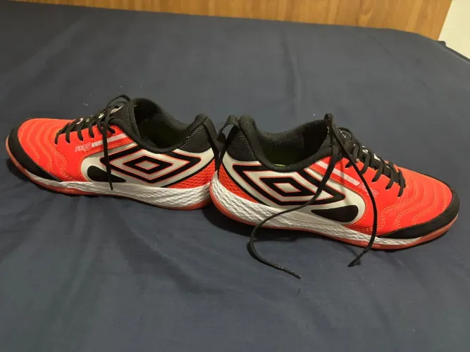 Chuteira UMBRO Pro 5 Bump Tamanho 39 - Usada
