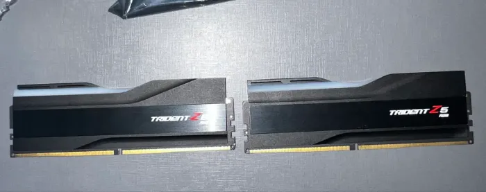 Memória DDR5 G.Skill Trident Z5 RGB 32GB (2x16GB) 6400MHz CL32 (SK Hynix A-Die)