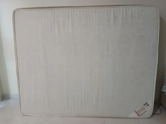 Vendo colchão magnético Queen size.