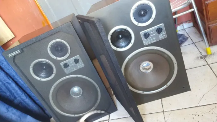 Caixas vintage anos 70s com detalhes na madeira