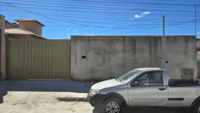 Alugo lote de 360m² todo murado no bairro Sevilha B