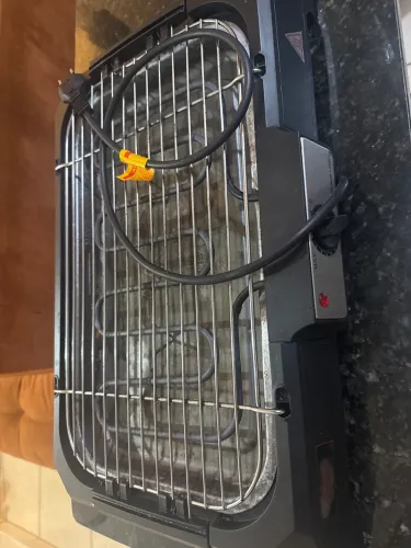Churrasqueira elétrica com regulagem de temperatura