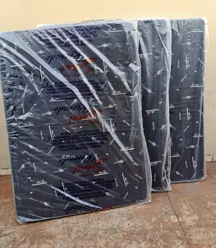 Colchão de casal D20 com 12 cm de espuma nova na promoção