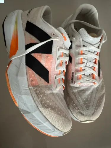 Tênis New Balance Fuelcell Rebel 41