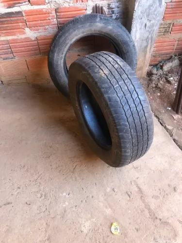 Pneu de Hilux aro 18 ótimo estado
