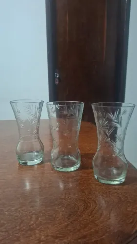 Trio de jarras de cristal
