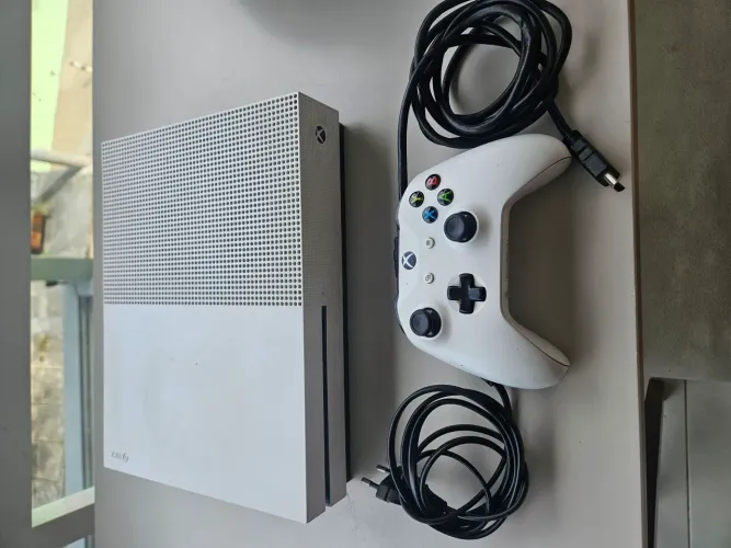 Xbox One S 1 TB + Controle Xbox Original com defeitos