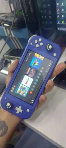 Nintendo switch lite +Pokémon sword