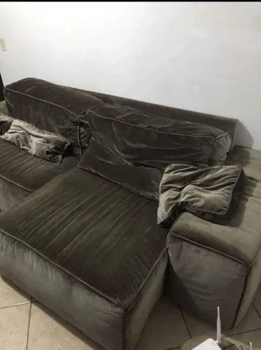 Sofá retrátil estilo preguiça.