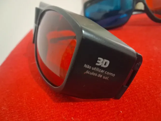 Vendo par de óculos 3D
