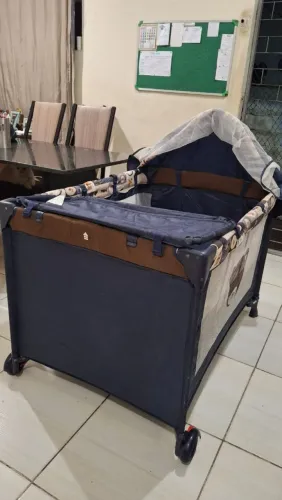 Berço Voyage Na Cor Azul Portátil Com Capacidade Para Suportar Até 15kg Pouquíssimo Uso