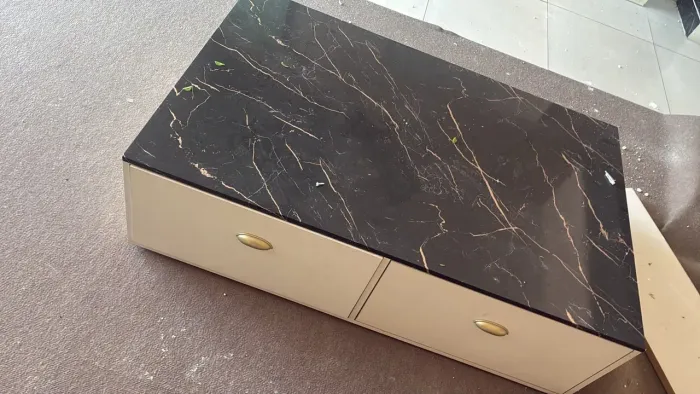 Vendo mesa de centro com gavetas
