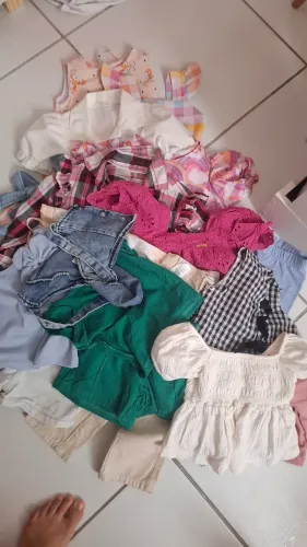 Vendo lhe dê roupa menina de 2 anos