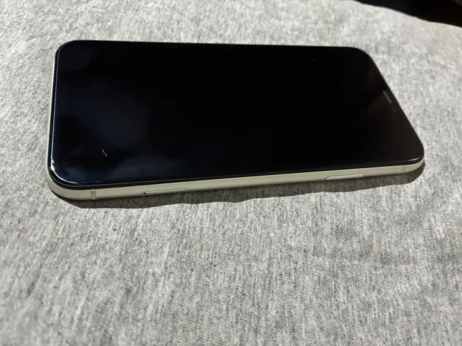 iPhone 11 fica na maçã apagou  pra peças 