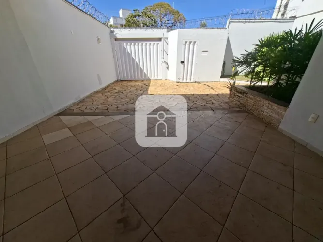 Casa para Venda no bairro Jardim Karaiba