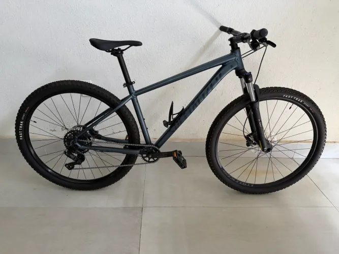 Bicicleta Rockhopper Comp 29 2022
