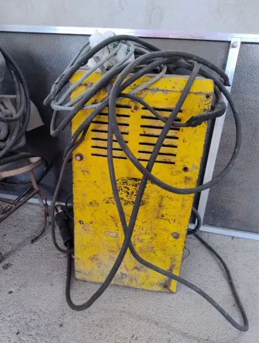 Máquina de solda ESAB bamtam 250 serralheiro