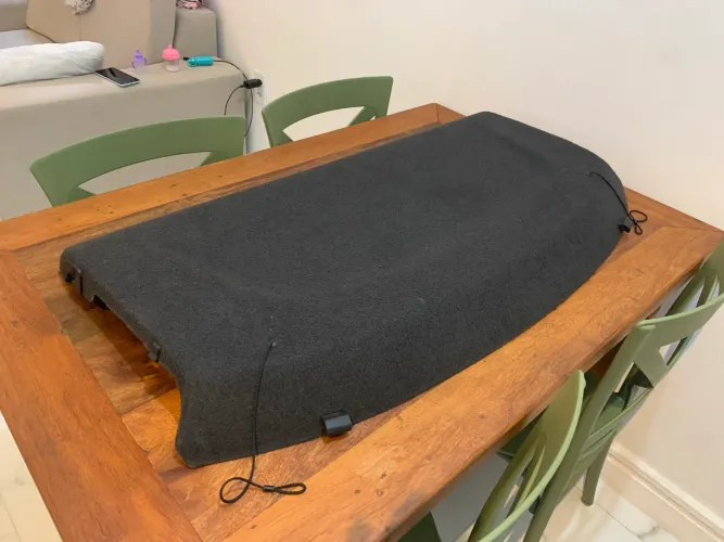 Tampão porta malas GM tracker 2020/2025 preto original 