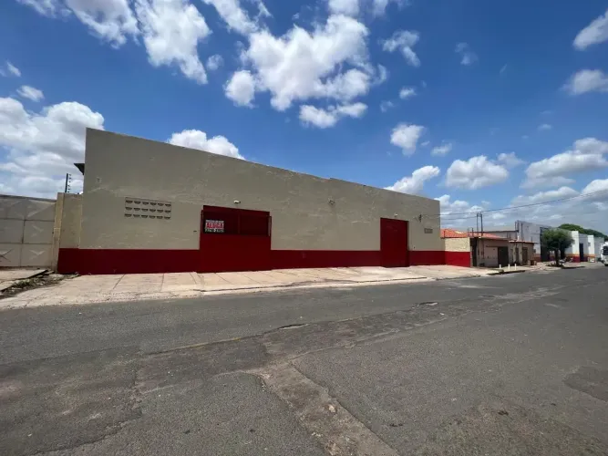 Galpão comercia para  alugar no Bairro Lourival Parente, 800,00 m², escritórios, estaciona