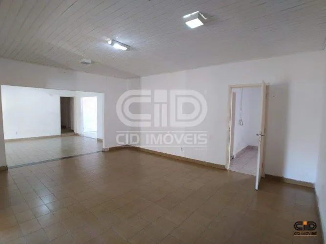 Casa com 5 Quartos e Piscina no Jardim das Américas