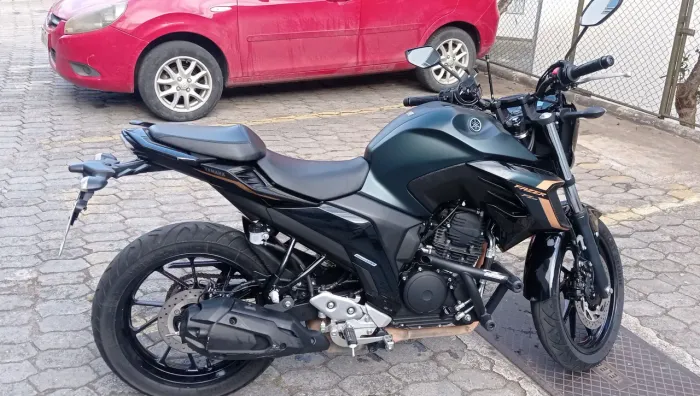 MOTO YAMAHA FAZER 250