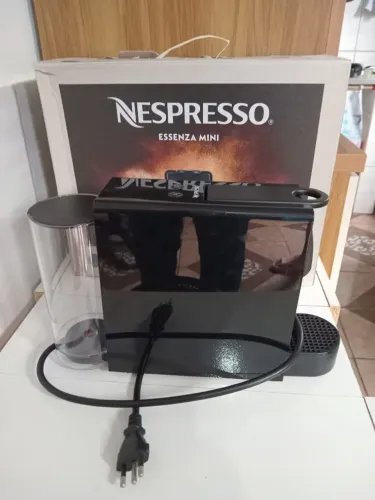 Cafeteira Nespresso Essenza Mini Preta 110V