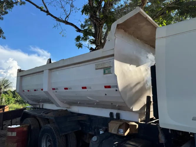 Implemento Basculante Caçamba  