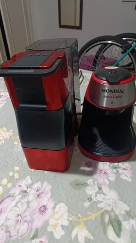Kit 2 Cafeteiras Vermelhas: Três Corações LOV Cápsula + Mondial Smart Coffee