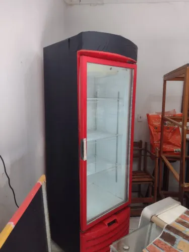 Geladeira expositora vertical de bebidas,