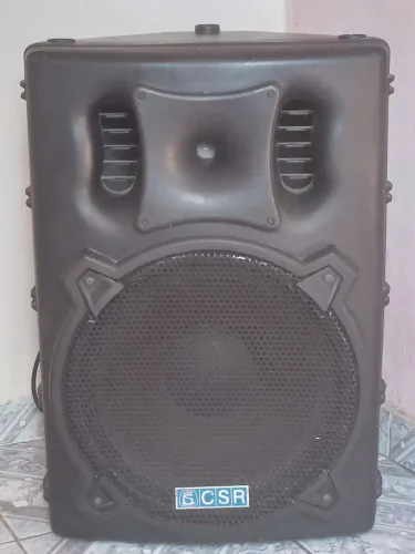 Caixe de som profissional CSR ativa 15 polegadas 300w rms valor 700.00 reais precisa de r