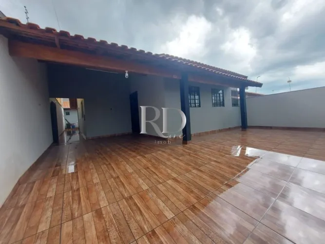 Casa Espaçosa no Jardim Imagawa | 3 Quartos, Suíte e 250 m² de Terreno