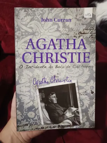 Livro Agatha Christie O incidente da bola de cachorro
