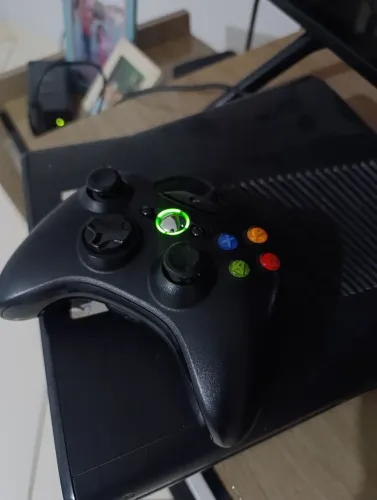 Controle de Xbox 360 Original seminovo (acompanha fio)