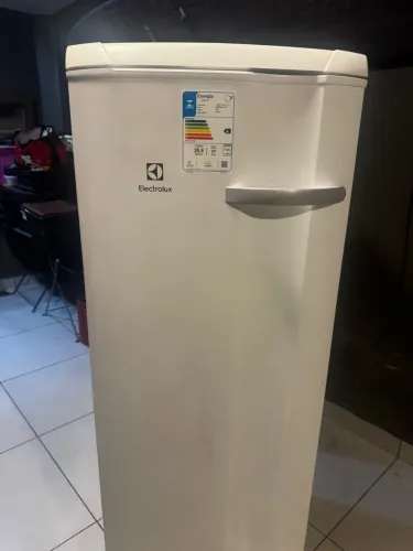 Freezer Vertical Electrolux FE23 197 Litros - 220V - Excelente Estado
