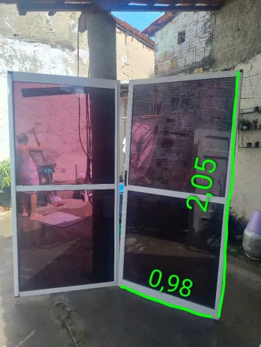 Porta de vidro e alumínio