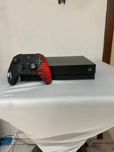XBOX ONE X (1TB)