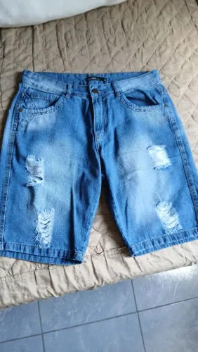 Bermuda jeans com detalhes