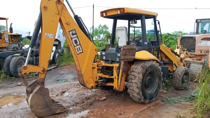 Retroescavadeira jcb 3c.