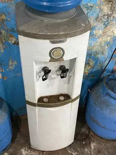 Bebedouro esmaltec com garrafão